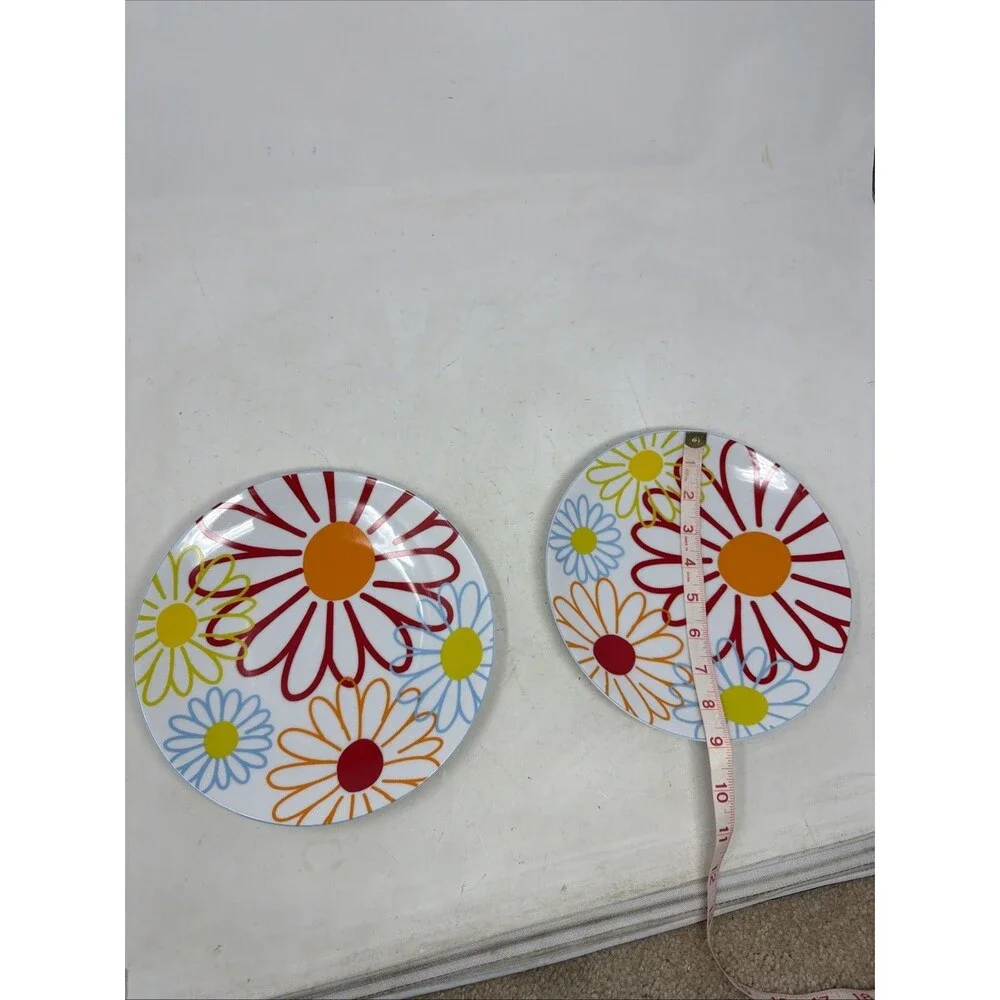 Set of 2 Crate & Barrel “Bloom” Daisy Flower 8.75” Salad Plates NWT